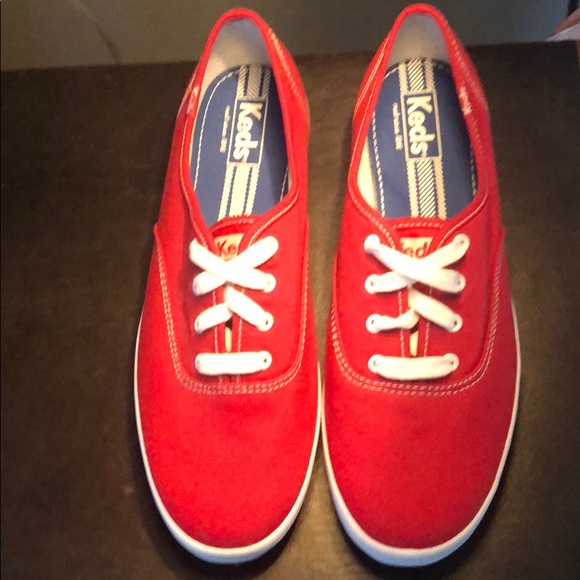 Keds 9.5 red NEW
